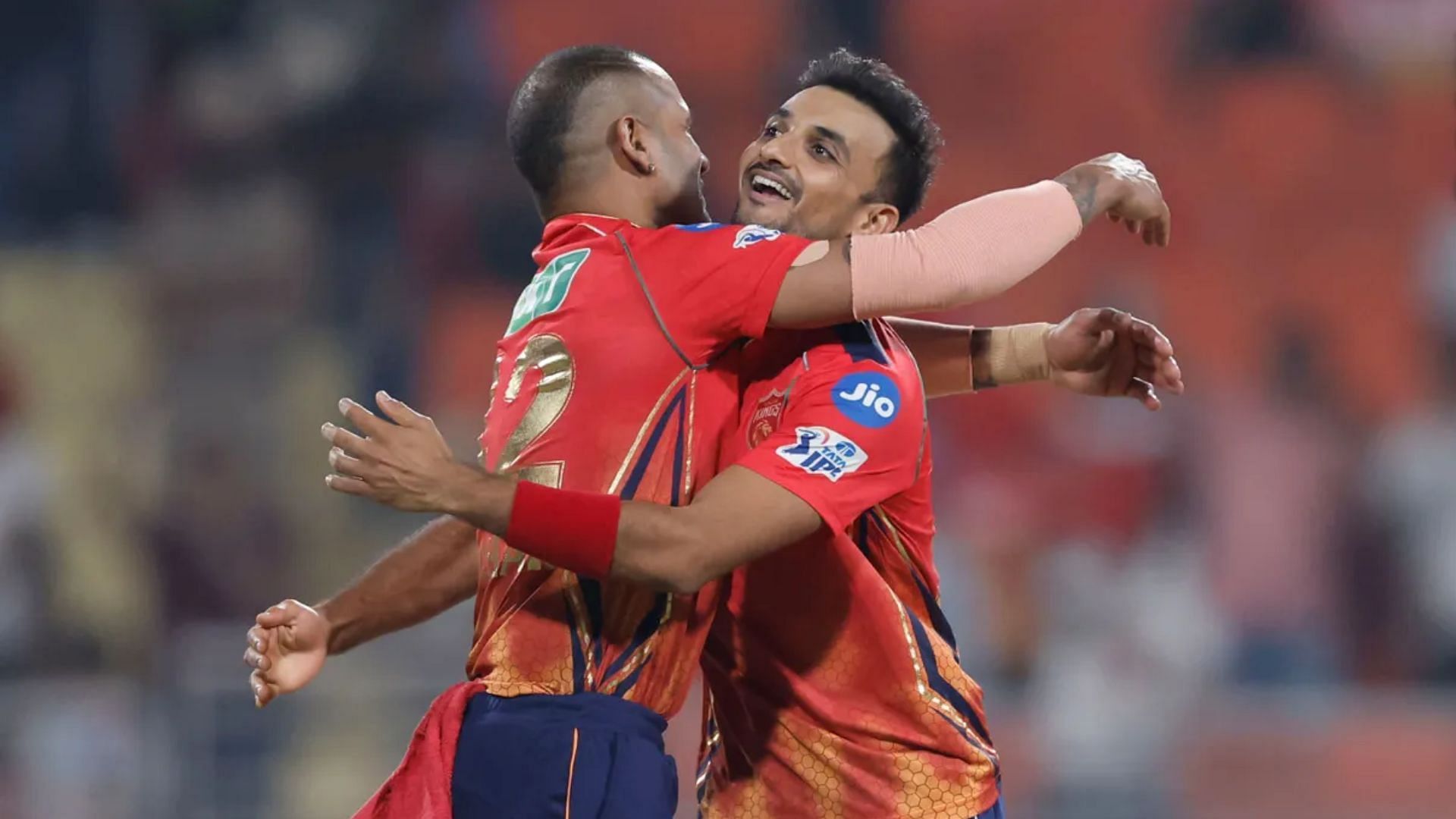 Dhawan and Harshal Patel celebrating a wicket (Credits: iplt20.com)